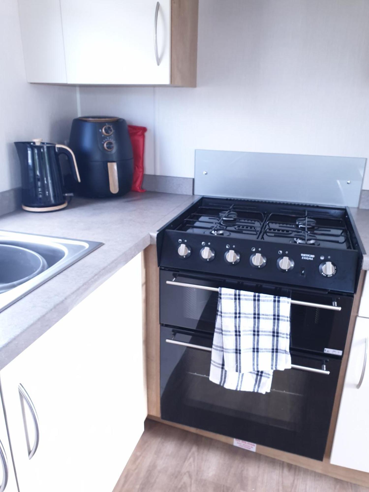 16 Anglers Acre Luxury Hot Tub Break Tattershall Lakes Exterior photo